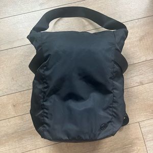 Lululemon Enroute Bag II (17L)
Black